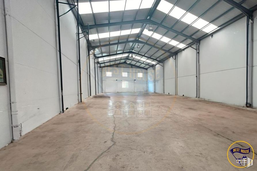 Industrial for sale at Polígono Industrial Carretera Motilla, Cuenca, 16004 with hall, floor, wood, door, flooring, ceiling, fixture, symmetry, facade and glass around