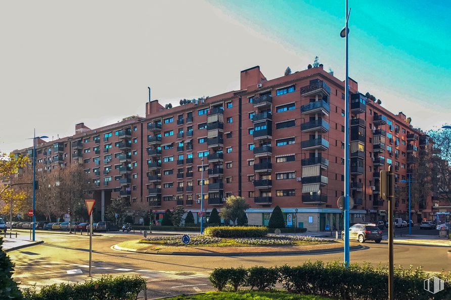 Oficina en alquiler en Calle Ministro Fernández Ordóñez, 1, Alcorcón, Madrid, 28924 con edificio, cielo, planta, ventana, luz de la calle, bloque de pisos, condominio, árbol, diseño urbano y luz solar alrededor