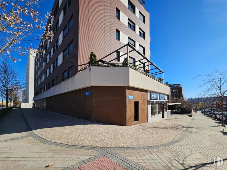 Local en alquiler en Avenida del 21 de Marzo, 14, Tres Cantos, Madrid, 28760 con edificio, durante el día, ciudad, ventana, zona urbana, apartamento, fachada, área metropolitana, zona residencial y arquitectura alrededor