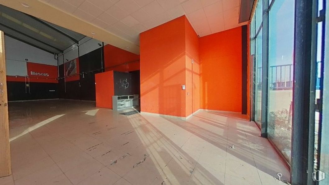 Industrial for sale at Calle Estaño, s/n, Illescas, Toledo, 45200 with furniture, property, orange, architecture, interior design, wood, flooring, floor, wall and material property around