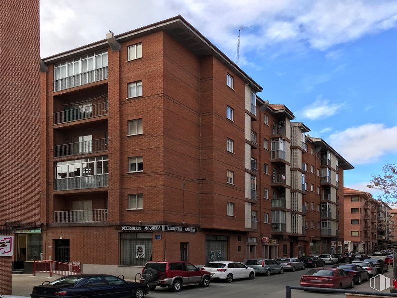 Retail for sale & for rent at Calle Rafaela de Antonio, 6, Ávila, 05002 with car, building, sky, land vehicle, tire, cloud, wheel, window, vehicle and infrastructure around