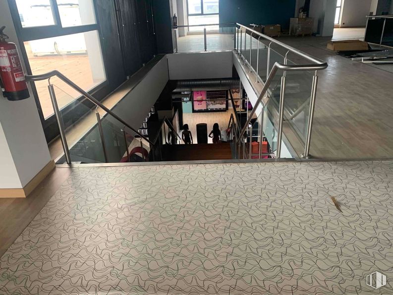 Industrial for sale & for rent at Zona Alcalá de Henares, Alcalá de Henares, Madrid, 28806 with flooring, floor, composite material, tile, stairs, silver, handrail, hardwood, wood flooring and design around