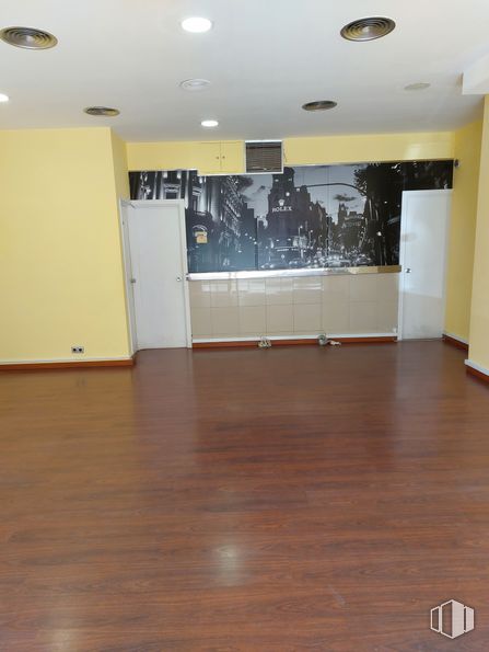 Local en alquiler en Calle Villardondiego, 39, Vicálvaro, Madrid, 28032 con ebanistería, pasillo, madera, pavimentos, tinte para madera, suelo laminado, madera, barniz, vidrio y techo alrededor