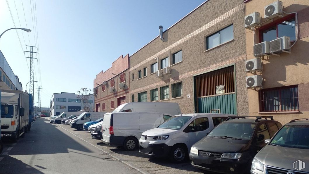 Nave en venta en Pol. Ind. Prado Overa , Leganés, Madrid, 28914 con coche, rueda, neumático, ventana, edificio, vehículo terrestre, vehículo, modo de transporte, iluminación del automóvil y vehículo de motor alrededor