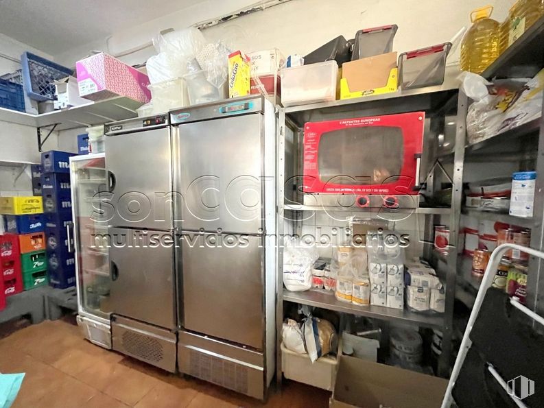 Local en venta en Casco Histórico de Barajas, Barajas, Madrid, 28042 con refrigerador, horno microondas, mueble, televisión, estantería, estante, gas, máquina, diseño automovilístico y servicio alrededor