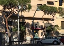 Retail for sale at Zona Puerta de Toledo, Arganzuela, Madrid, 28005 with bench, car, tire, wheel, automotive lighting, vehicle, window, motor vehicle, tree and plant around