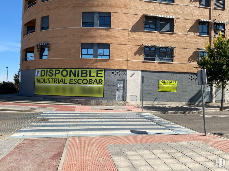 Local en alquiler en Calle Presidente Felipe González, 4, Arganda del Rey, Madrid, 28500 con edificio, ventana, propiedad, planta, superficie de carretera, asfalto, diseño urbano, condominio, barrio y acera alrededor