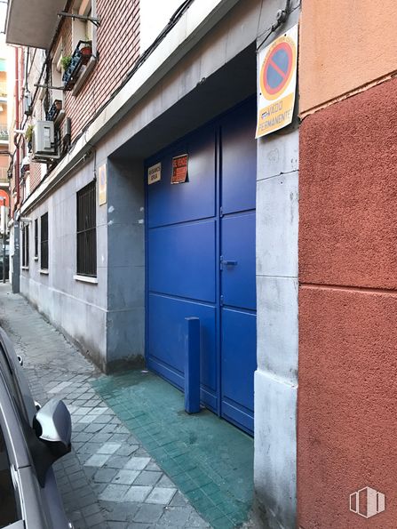 Local en venta en Calle Carlos Domingo, 6, La Latina, Madrid, 28047 con coche, ventana, ebanistería, edificio, superficie de carretera, puerta, asfalto, acera, accesorio y fachada alrededor