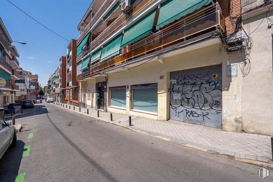 Local en venta en Calle Vereda del Carmen, 21, Ciudad Lineal, Madrid, 28017 con edificio, cielo, superficie de la carretera, asfalto, ventana, barrio, diseño urbano, zona residencial, acera y fachada alrededor