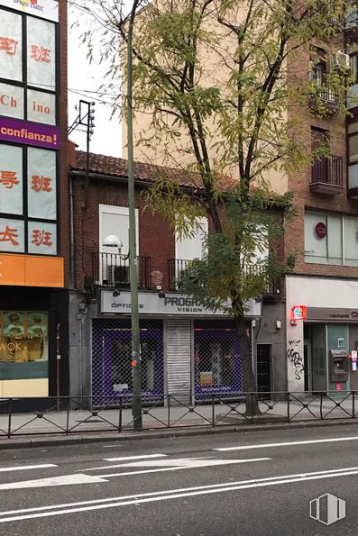 Retail for sale & for rent at Avenida Albufera, 38, Puente de Vallecas, Madrid, 28038 with window, tree, road surface, building, plant, urban design, sidewalk, asphalt, facade and city around