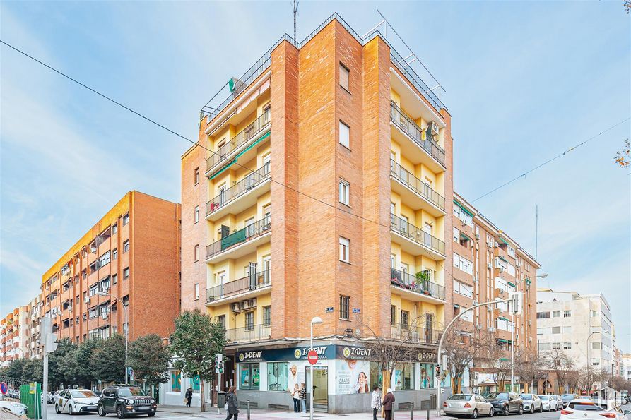 Oficina en alquiler en Calle Nieremberg, Chamartín, Madrid, 28002 con edificio, cielo, ventana, nube, rueda, coche, neumático, infraestructura, luz de la calle y torre alrededor