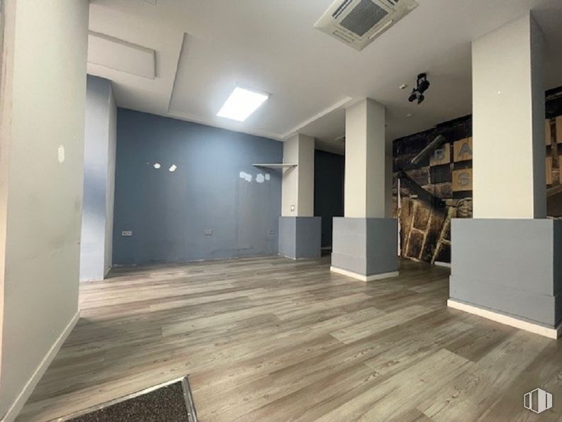 Retail for rent at Calle Bravo Murillo, 21, Chamberí, Madrid, 28015 with lighting, flooring, floor, wood, ceiling, wood flooring, interior design, laminate flooring, room and hardwood around