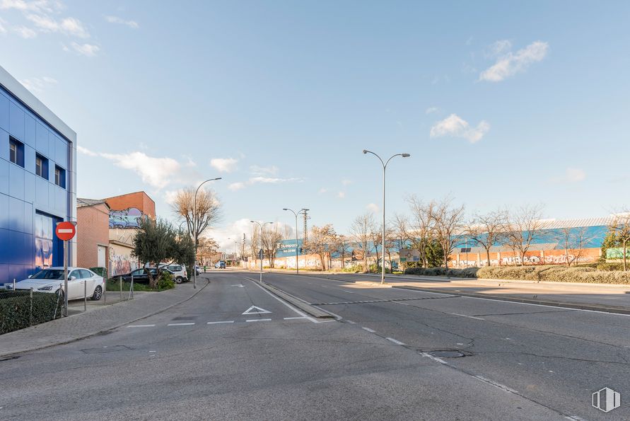 Nave en venta en Calle Soria, San Fernando de Henares, Madrid, 28830 con coche, edificio, luz de la calle, cielo, nube, planta, superficie de la carretera, ventana, asfalto y árbol alrededor