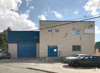 Nave en venta en Zona Industrial, Paracuellos de Jarama, Madrid, 28860 con coche, puerta, ventana, luz de estacionamiento automotriz, nube, rueda, neumático, cielo, vehículo terrestre y vehículo alrededor