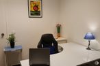 Office for rent at Calle Arenal, 7, Centro, Madrid, 28013 with houseplant, picture frame, lighting, table, furniture, plant, property, comfort, building and interior design around