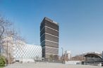 Oficina en alquiler en Edificio Castellana 81, Paseo Castellana, 81, Tetuán, Madrid, 28046 con edificio, cielo, rascacielos, bloque de pisos, diseño urbano, árbol, propiedad material, torre, ciudad y bienes raíces alrededor