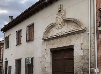 Retail for sale at Zona centro, Loeches, Madrid, 28890 with door, window, building, cloud, sky, facade, plant, real estate, tints and shades and road surface around