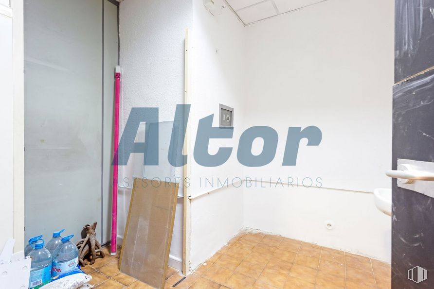 Local en venta en Calle Azabache, Carabanchel, Madrid, 28019 con productos envasados, madera, interiorismo, suelos, suelo, fuente, pintura, accesorio, arte y madera dura alrededor