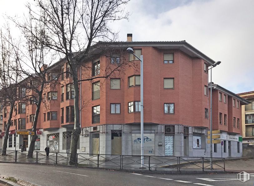 Retail for sale & for rent at Centro Claret, Segovia, 40003 with building, sky, window, cloud, fixture, tree, urban design, brick, material property and road around