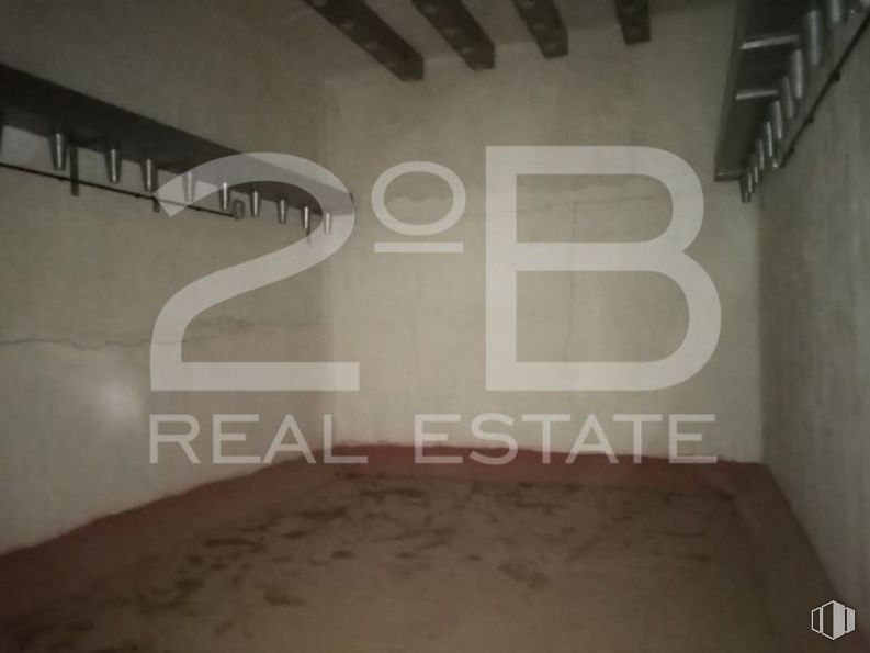 Industrial for sale at Casco urbano, La Puebla de Almoradiel, Toledo, 45840 with grey, font, wood, building, flooring, ceiling, composite material, signage, concrete and metal around