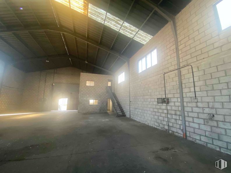 Industrial for sale at Zona industrial, Colmenar Viejo, Madrid, 28770 with window, wall, floor, flooring, ceiling, building material, daylighting, concrete, hall and light fixture around