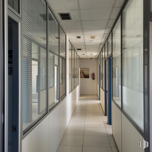 Oficina en venta en Calle Granja, 86, Alcobendas, Madrid, 28108 con edificio, accesorio, interiorismo, suelos, suelo, hall, vidrio, techo, área metropolitana y edificio comercial alrededor