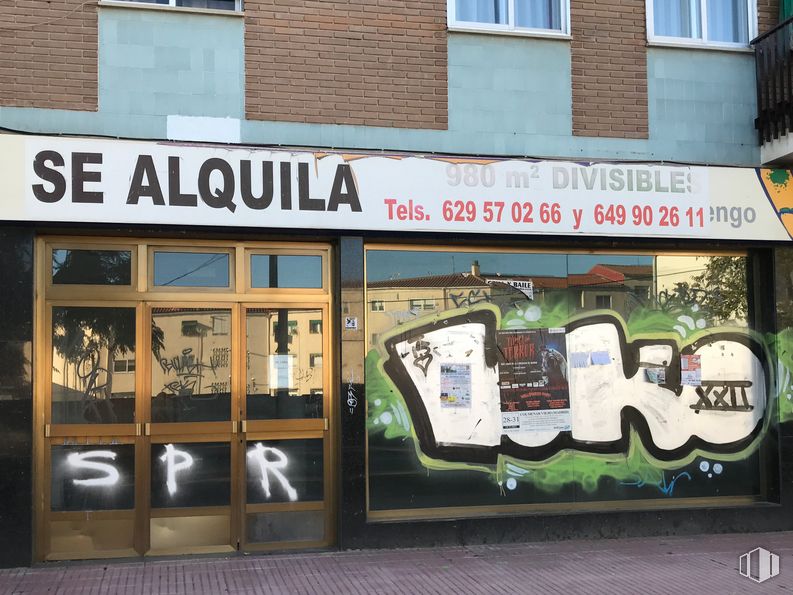 Local en alquiler y venta en Carretera Hoyo Manzanares, 22, Colmenar Viejo, Madrid, 28770 con ventana, edificio, accesorio, fuente, pared, fachada, arte, señalización, publicidad y ladrillo alrededor