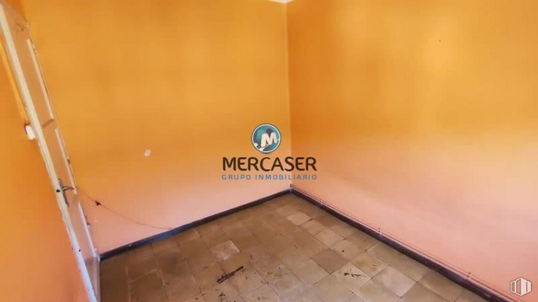 Retail for sale & for rent at Calle Marcial Lalanda, 3, Rivas-Vaciamadrid, Madrid, 28529 with ladder, wood, amber, orange, building, flooring, floor, rectangle, fixture and tints and shades around