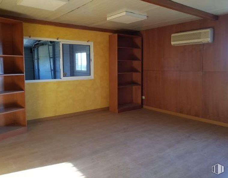 Industrial for sale at Calle Cuerva, Gálvez, Toledo, 45164 with window, furniture, bookcase, wood, hall, building, interior design, fixture, floor and flooring around