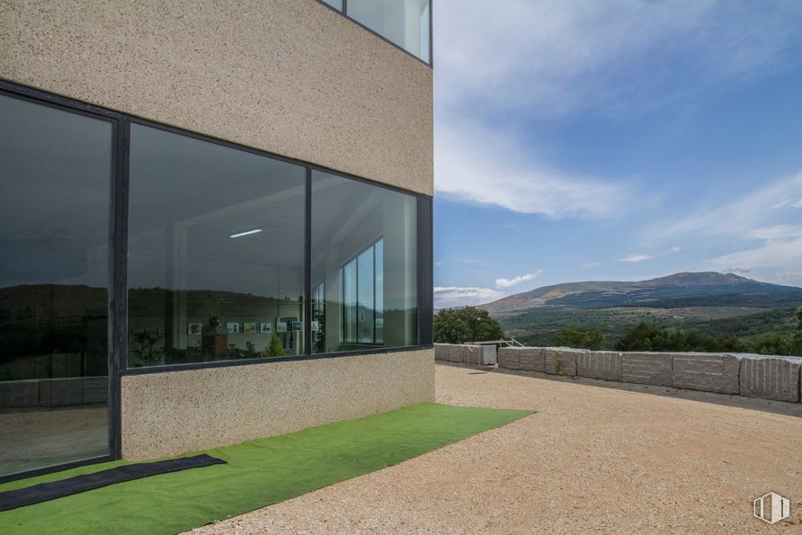 Industrial for sale & for rent at Camino Fábrica, s/n, Hoyocasero, Ávila, 28037 with sky, property, cloud, building, architecture, shade, wood, grass, urban design and plant around