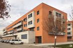 Retail for rent at Calle Espliego, 8, Azuqueca de Henares, Guadalajara, 19200 with van, building, sky, cloud, window, property, wheel, tire, plant and car around