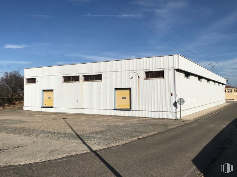 Industrial for sale at Carretera Madrid - Toledo, 57, Olías del Rey, Toledo, 45280 with building, sky, cloud, property, asphalt, road surface, door, window, landscape and facade around