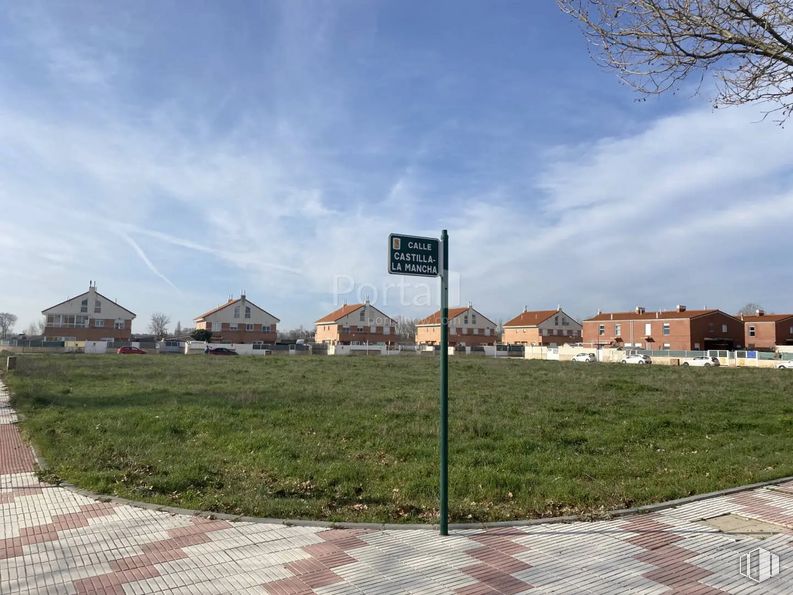 Suelo en venta en Calle Andalucía, Yunquera de Henares, Guadalajara, 19210 con nube, cielo, planta, propiedad, superficie de la carretera, edificio, terreno, asfalto, casa y árbol alrededor