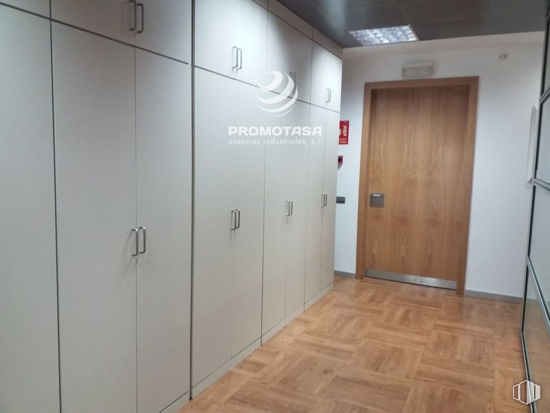 Oficina en alquiler en Zona de Rivas Futura, Rivas-Vaciamadrid, Madrid, 28529 con puerta, accesorio, madera, suelo, suelos, techo, madera dura, evento, contrachapado y tinte para madera alrededor