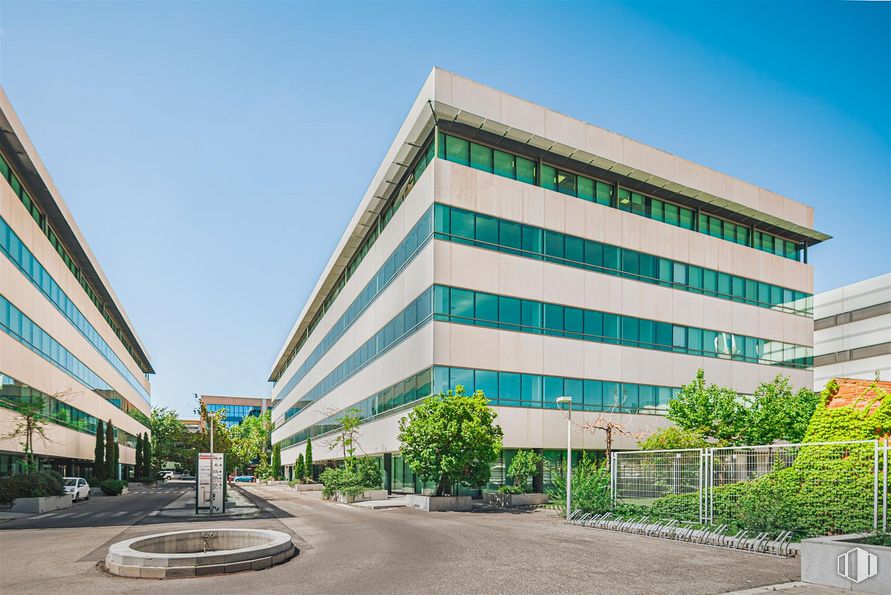 Oficina en alquiler en Calle Julián Camarillo, 4 C, San Blas - Canillejas, Madrid, 28037 con edificio, cielo, planta, arquitectura, árbol, diseño urbano, bloque de pisos, condominio, zona residencial y ciudad alrededor