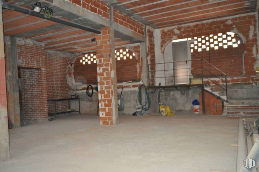 Local en alquiler en Calle Peñuelas, Daganzo de Arriba, Madrid, 28814 con mueble, madera, edificio, casa, viga, piso, material de construcción, suelo, albañilería y ladrillo alrededor