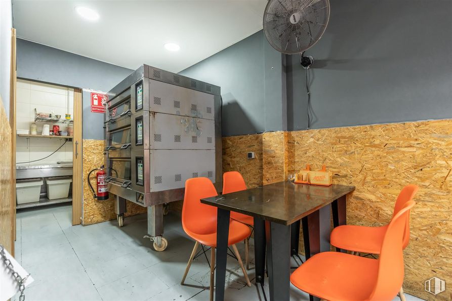 Local en venta en Calle Embajadores, 115, Arganzuela, Madrid, 28045 con silla, mesa de cocina y comedor, ventilador mecánico, mesa, mueble, propiedad, ebanistería, madera, interiorismo y suelos alrededor