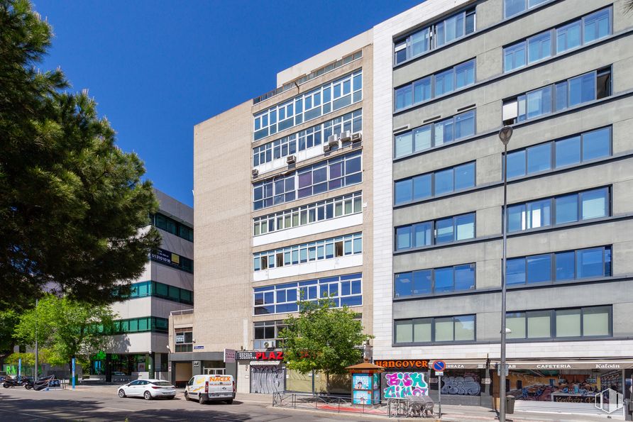 Oficina en venta en Calle Hermanos García Noblejas, 39, San Blas - Canillejas, Madrid, 28037 con edificio, ventana, cielo, día, propiedad, árbol, bloque de torre, diseño urbano, arquitectura y condominio alrededor