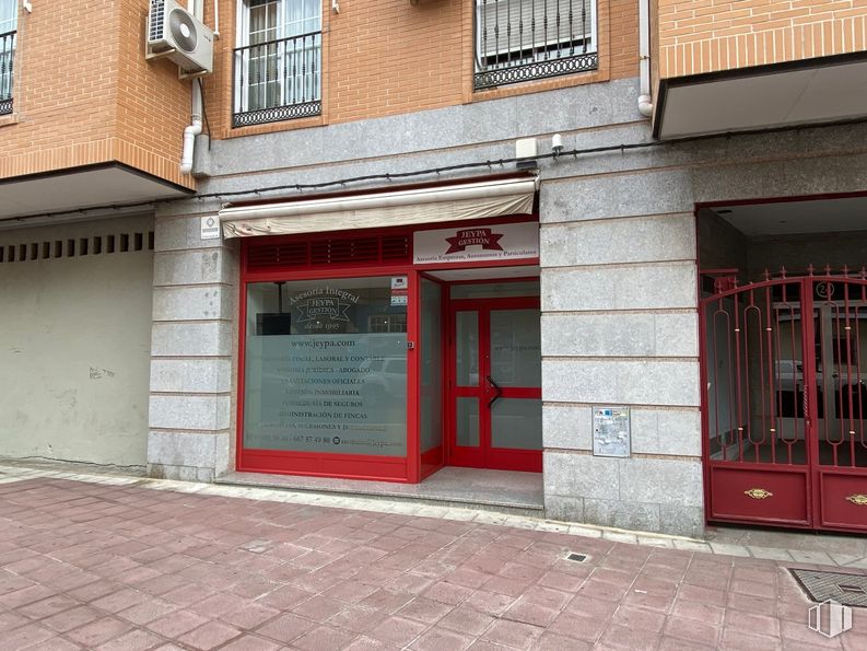 Oficina en alquiler en Calle Escaño, Getafe, Madrid, 28901 con mediante, propiedad, accesorio, edificio, arquitectura, enladrillado, ladrillo, pared, fachada y madera alrededor