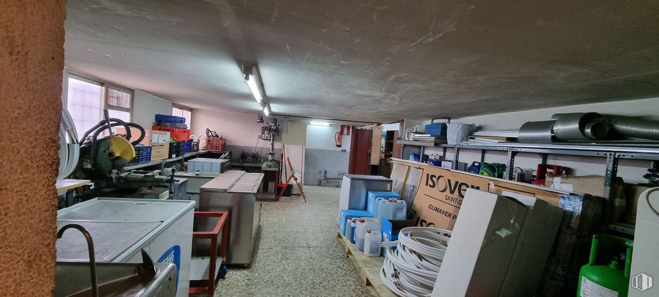 Local en venta en Calle San José, Collado Villalba, Madrid, 28400 con edificio, interiorismo, suelo, suelos, estantería, silla, estante, casa, máquina y techo alrededor