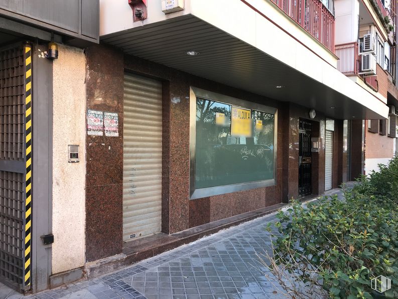 Local en venta en Calle Vicente Muzas, 6, Ciudad Lineal, Madrid, 28043 con ventana, propiedad, planta, edificio, superficie de carretera, arquitectura, ladrillo, barrio, espacio público y pared alrededor