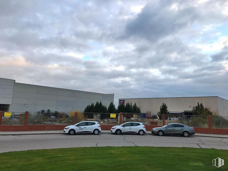 Suelo en alquiler en Zona Getafe, Getafe, Madrid, 28906 con coche, edificio, nube, luz de estacionamiento, cielo, rueda, vehículo, vehículo de motor, iluminación del automóvil y planta alrededor