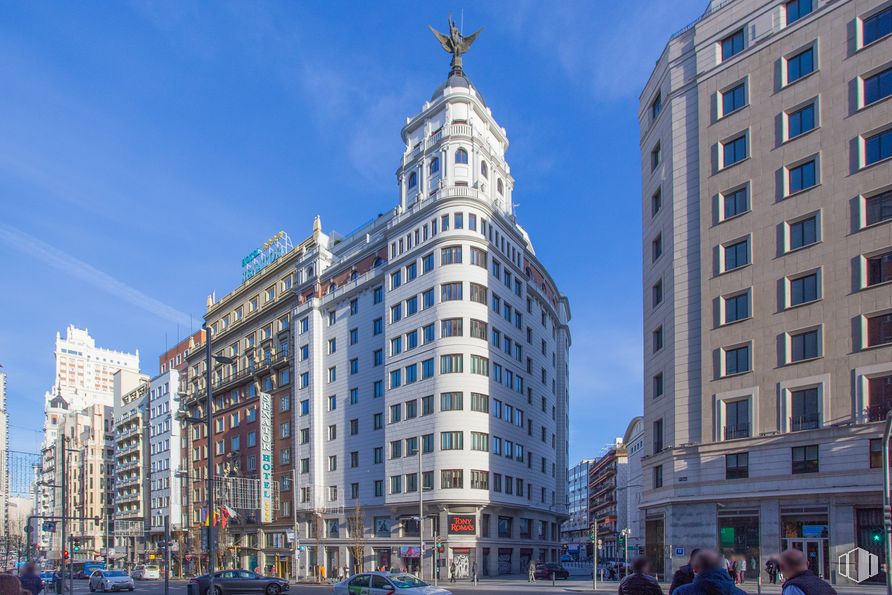 Local en venta en Calle Gran Vía, Centro, Madrid, 28013 con edificio, cielo, día, ventana, rascacielos, azul, nube, torre, diseño urbano y bloque de torre alrededor