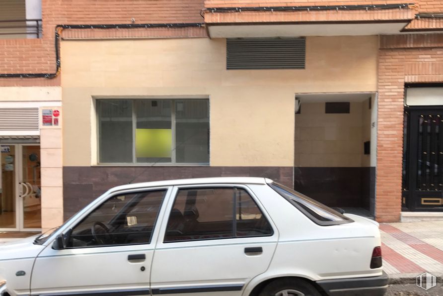 Retail for sale at Zona Fuerte San Francisco, Guadalajara, 19005 with wheel, window, car, land vehicle, vehicle, property, photograph, white, building and automotive parking light around