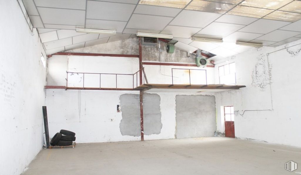 Industrial for sale at Calle Alonso Pita, Sonseca, Toledo, 45100 with wall, flooring, ceiling, floor, composite material, concrete, building material, plaster, basement and daylighting around