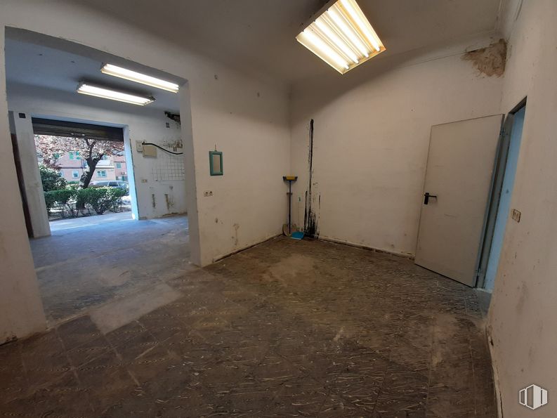 Local en venta en Calle Isidro Fernández, Fuencarral - El Pardo, Madrid, 28034 con alumbrado, puerta, accesorio, casa, ventana, madera, suelo, suelos, inmobiliario y hall alrededor