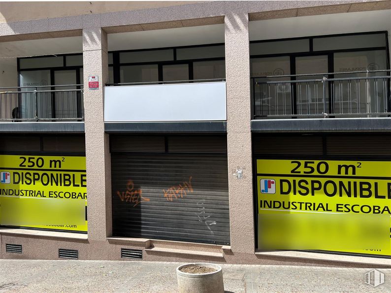 Local en venta en Calle Libertad, 7, Arganda del Rey, Madrid, 28500 con ventana, edificio, accesorio, fachada, fuente, gas, material compuesto, asfalto, edificio comercial y rectángulo alrededor