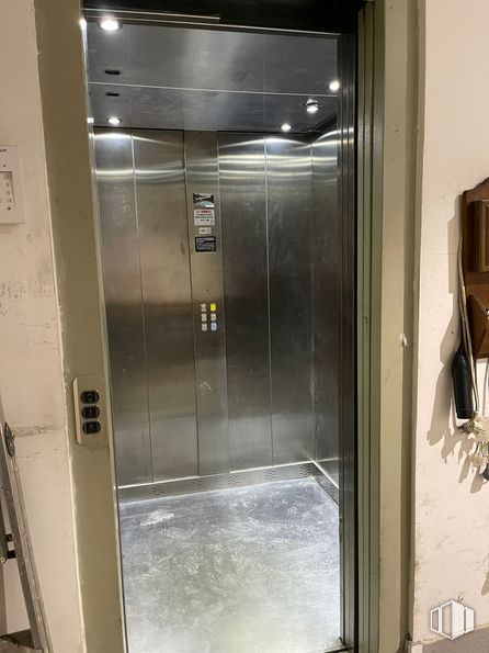 Nave en venta en Calle de los Metales, 60, Humanes de Madrid, Madrid, 28970 con espejo, accesorio, material compuesto, gas, vidrio, hardware para el hogar, aluminio, metal, puerta y máquina alrededor