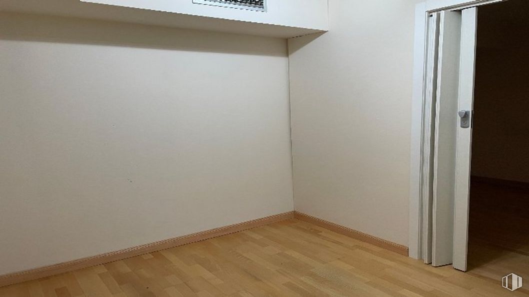 Local en venta en Paseo Guadalajara, 36, San Sebastián de los Reyes, Madrid, 28700 con edificio, madera, casa, pavimento, accesorio, piso, tinte para madera, suelos laminados, propiedad material y pintura alrededor