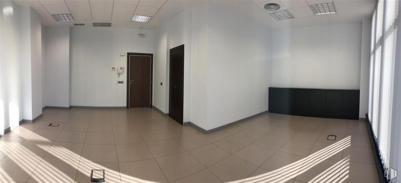 Oficina en venta en Calle Norias, 80, Majadahonda, Madrid, 28220 con puerta, propiedad, interiorismo, alumbrado, hall, accesorio, suelos, madera, suelo y pared alrededor